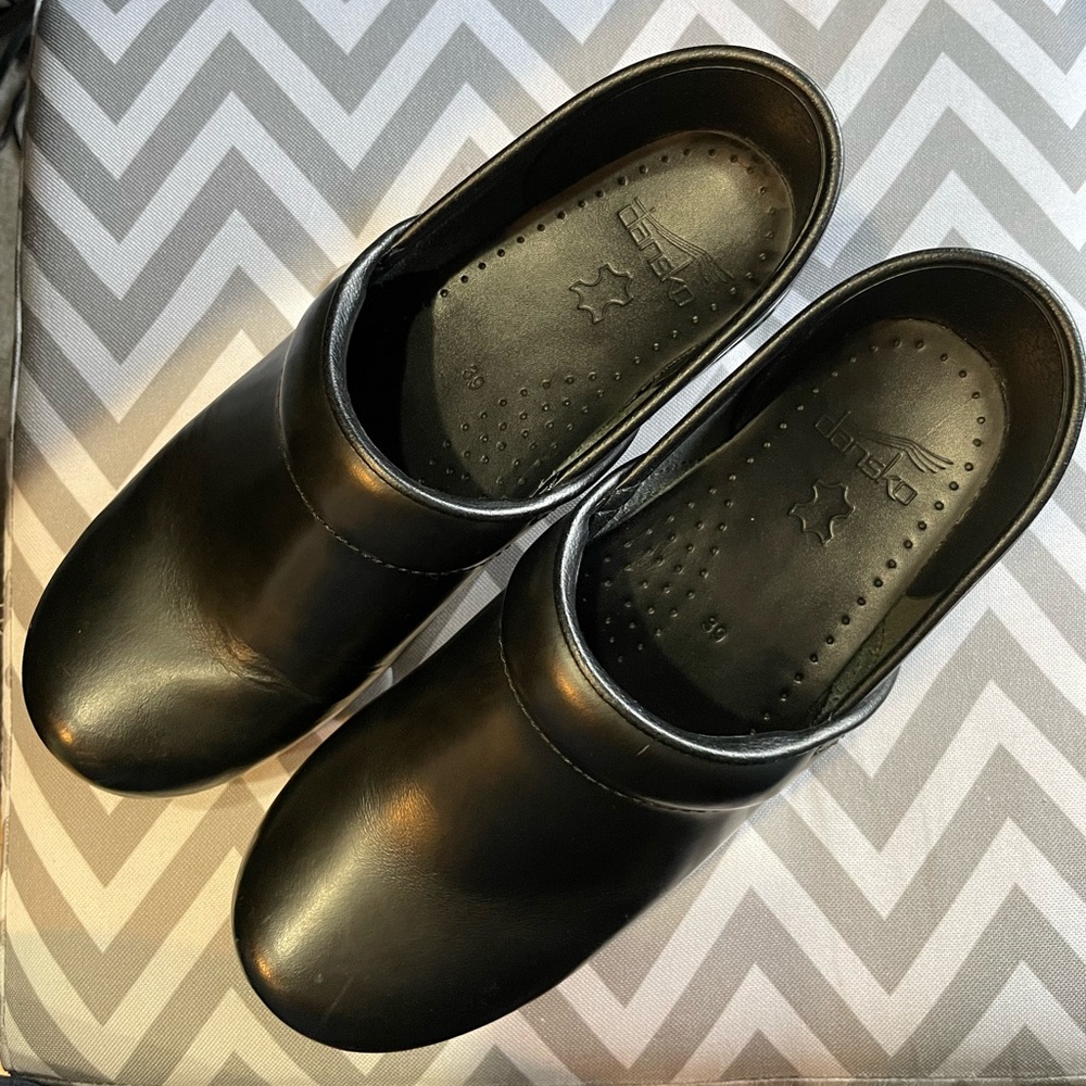 Women’s Dansko Clogs size 8/39